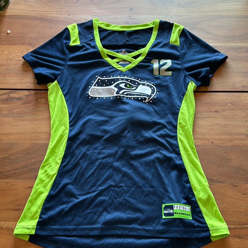Seahawks women’s jersey shirt medium